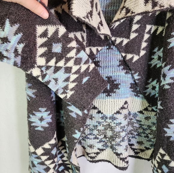 Love On A Hanger Aztec Cardigan Size Medium - Picture 3 of 8